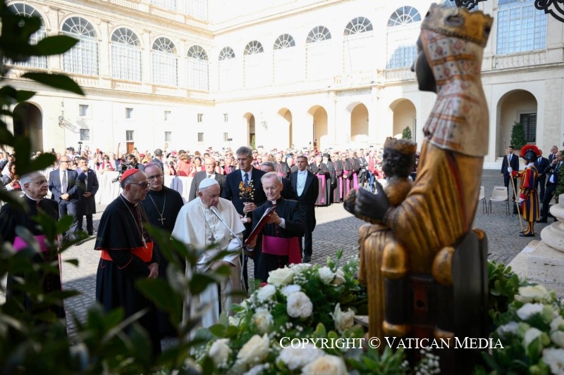 DISCURSO DO SANTO PADRE FRANCISCO AOS MEMBROS DA CONFRARIA DA MÃE DE DEUS DE MONTSERRAT&nbsp;(Espanha)
