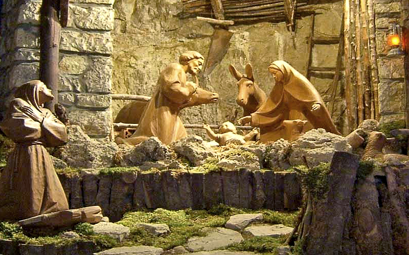 MARIA E O SEU ESPOSO CONTINUAM, MISTICAMENTE, A BATER ÀS PORTAS, COMO FIZERAM NAQUELA NOITE EM&nbsp;BELÉM